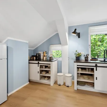 Altstadt Am Wasser Mit Grossem Garten