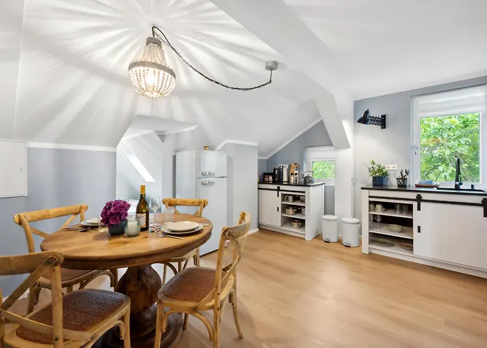 Altstadt Am Wasser Mit Grossem Garten